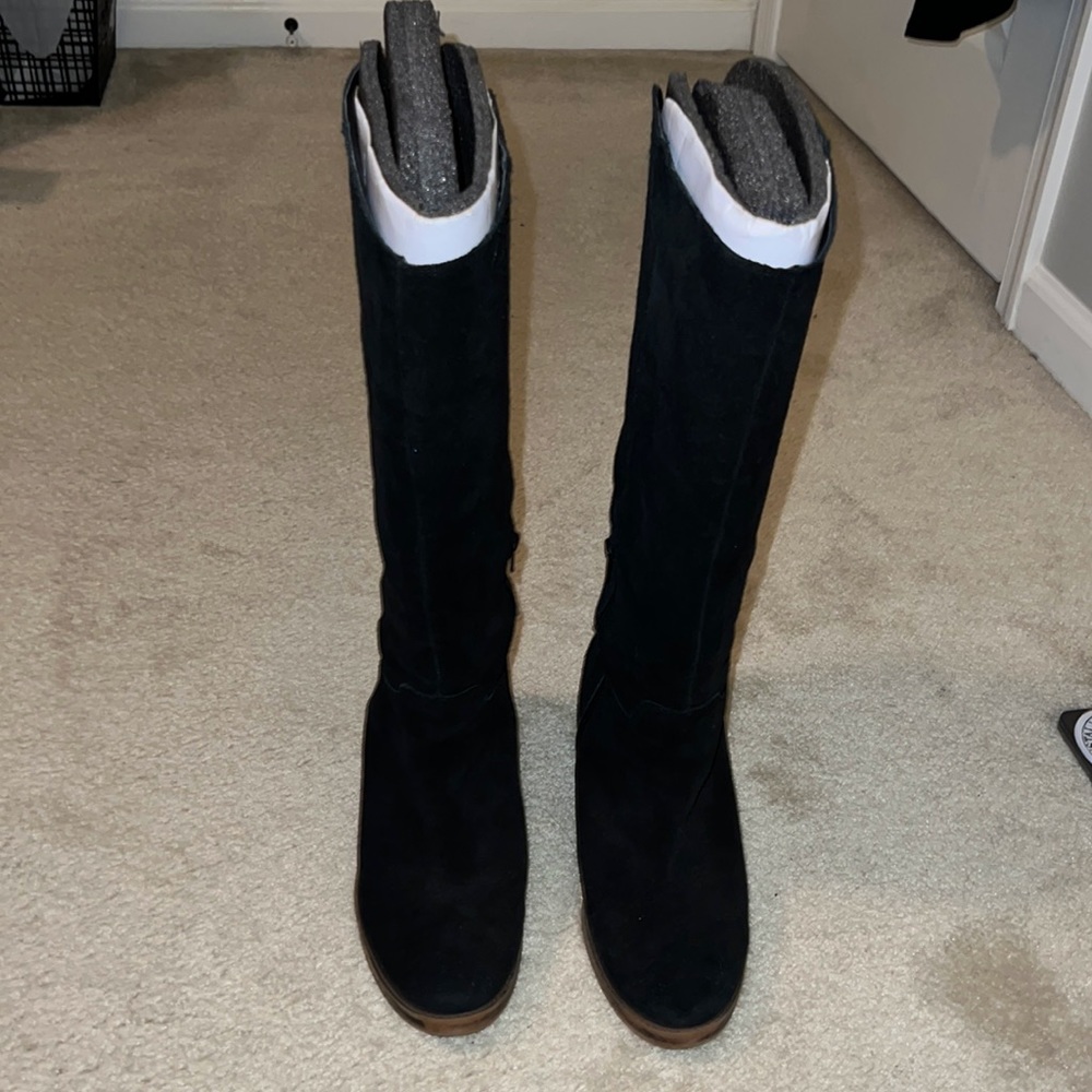 Women’s knee high suede black heeled boots